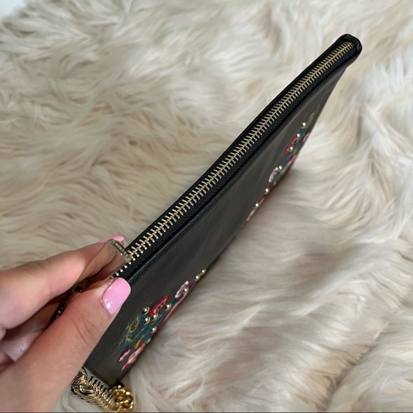 Express Oversized Black clutch/wristlet - Picture 4 of 8
